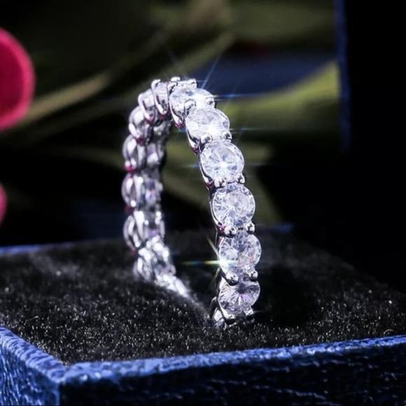 NEW DIAMOND 925 STERLING SILVER ENGAGEMENT RING, CUTE RING, SHINY RING. - Picture 5 of 6